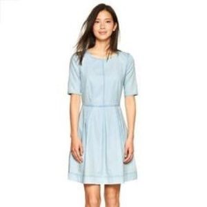 Gap chambray fit and flare dress--has pockets!
